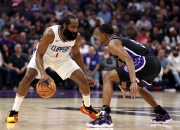 B体育体育在线-快船客场胜国王再登榜首