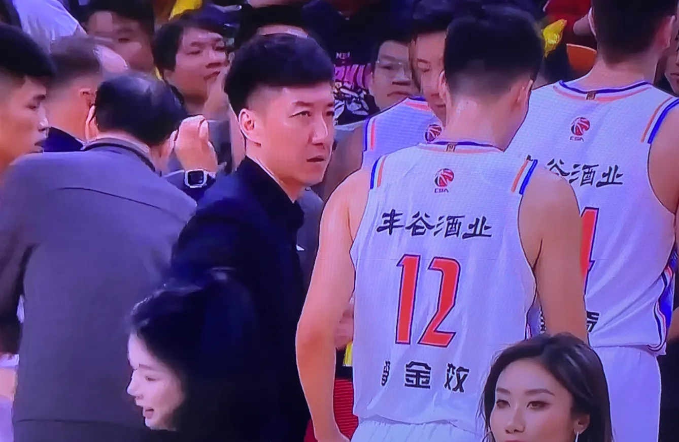 四川队员实力过人，连胜收官