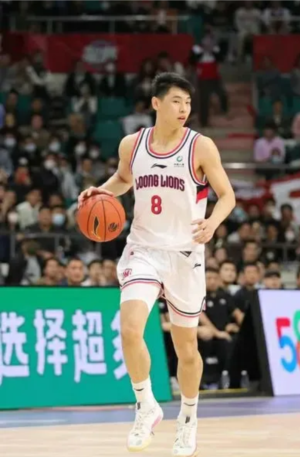 风采横溢！篮球赛场男神亮相