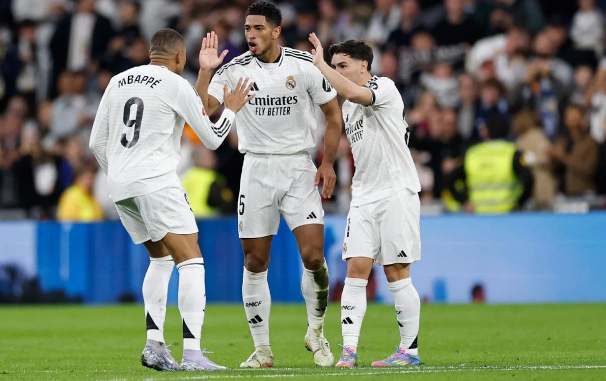 皇马主场惊险逆转,继续保持榜首位置 皇马主场惊险逆转,继续保持榜首位置