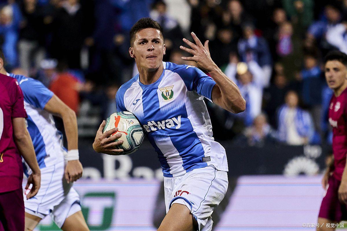 奥萨苏纳客场胜出，继续保持领先