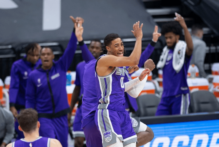 状元新秀表现出色，引领球队赢得胜利