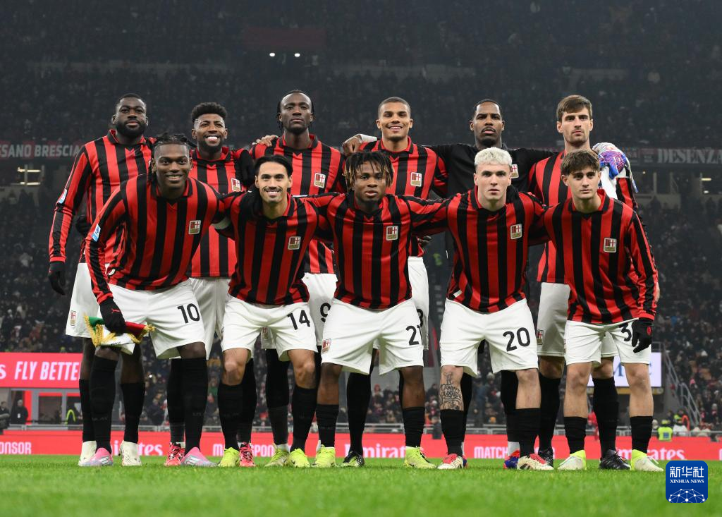 包含AC米兰球员集体训练备战下赛季,全力冲击意甲亚军的词条 包含AC米兰球员集体训练备战下赛季,全力冲击意甲亚军的词条