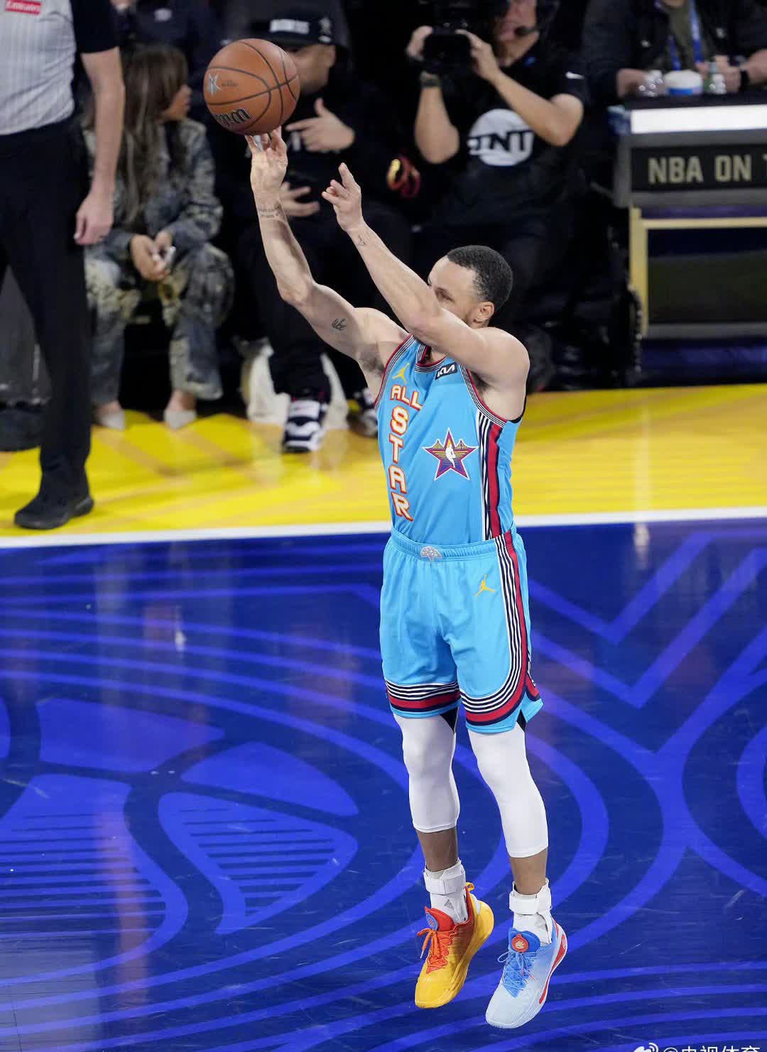 库里无愧MVP，率勇士晋级半决赛