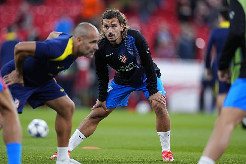 包含马竞主帅西蒙尼承认格列兹曼可能离队，球迷感到遗憾的词条