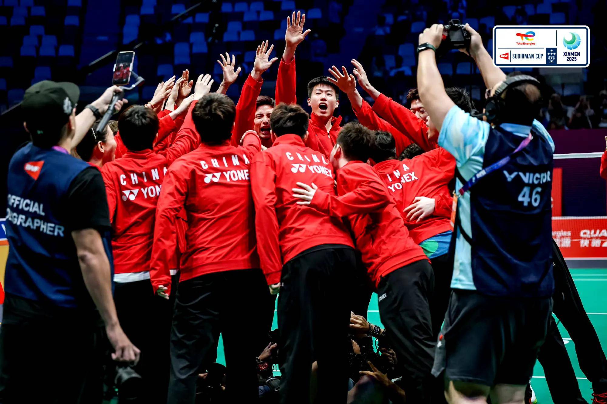 包含精彩绝伦的关键一战，球队击败劲敌，赢得瞩目胜利！的词条