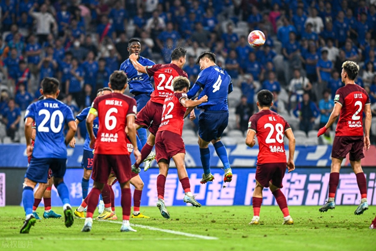 包含精彩绝伦的关键一战，球队击败劲敌，赢得瞩目胜利！的词条