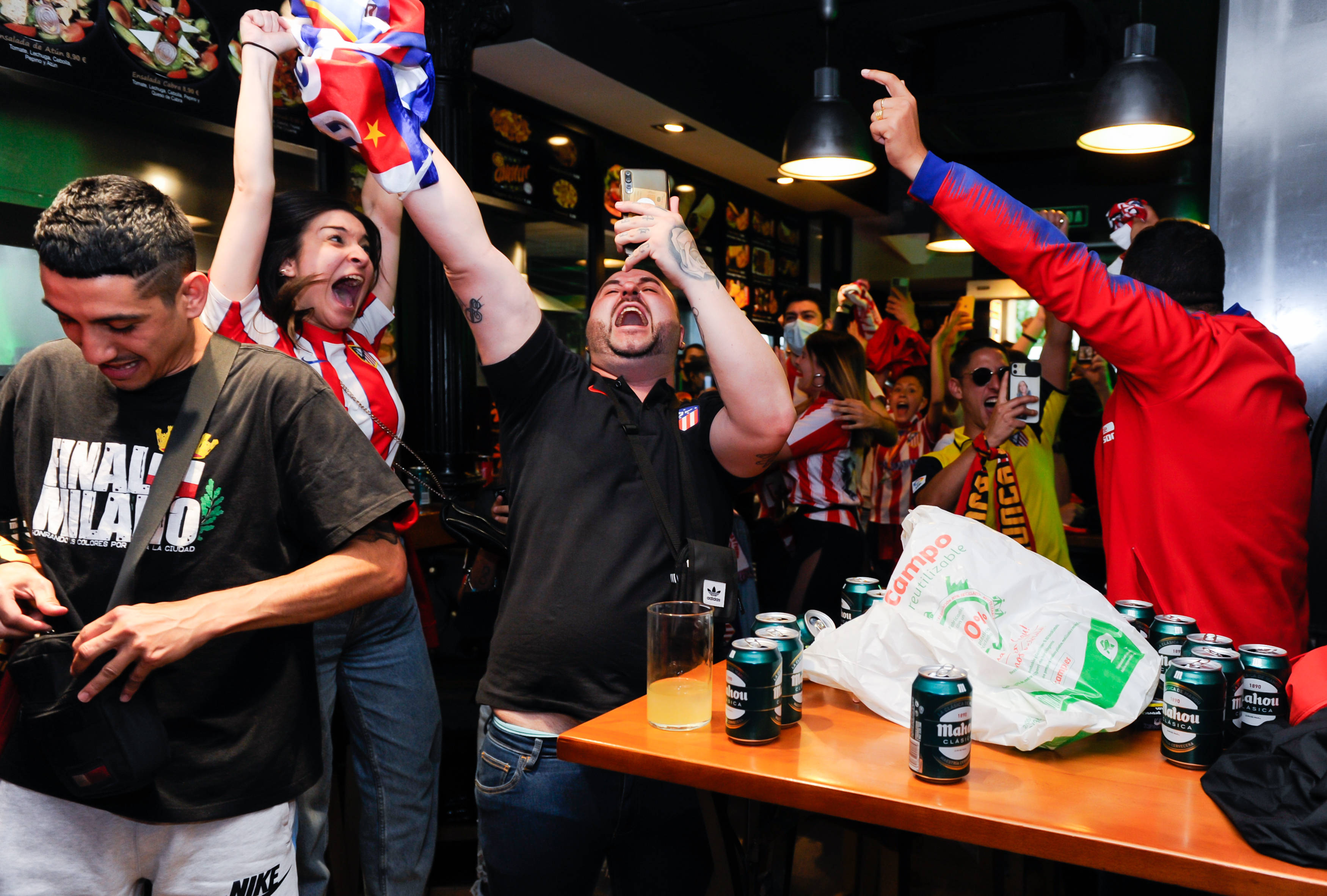 关于精彩赛事，激发球迷的无限热情和狂热的信息